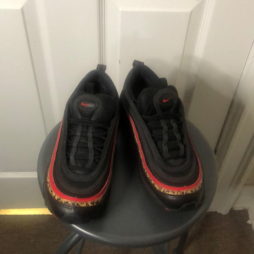 AIRMAX ANIMAL PRINT, BLACK AND RED